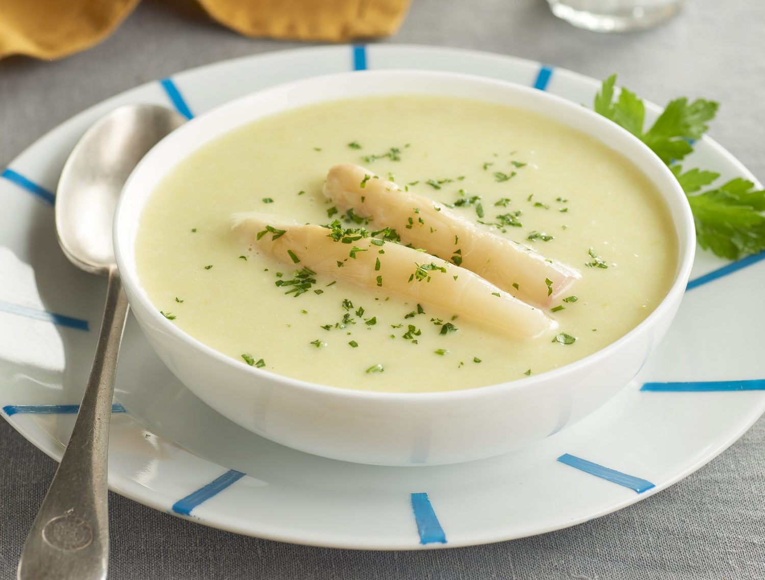 Sabores acogedores: Descubre la receta de crema de puerro, una cena ligera perfecta para noches invernales reconfortantes 2 Moncloa TOQUES FINALES QUE MARCAN LA DIFERENCIA