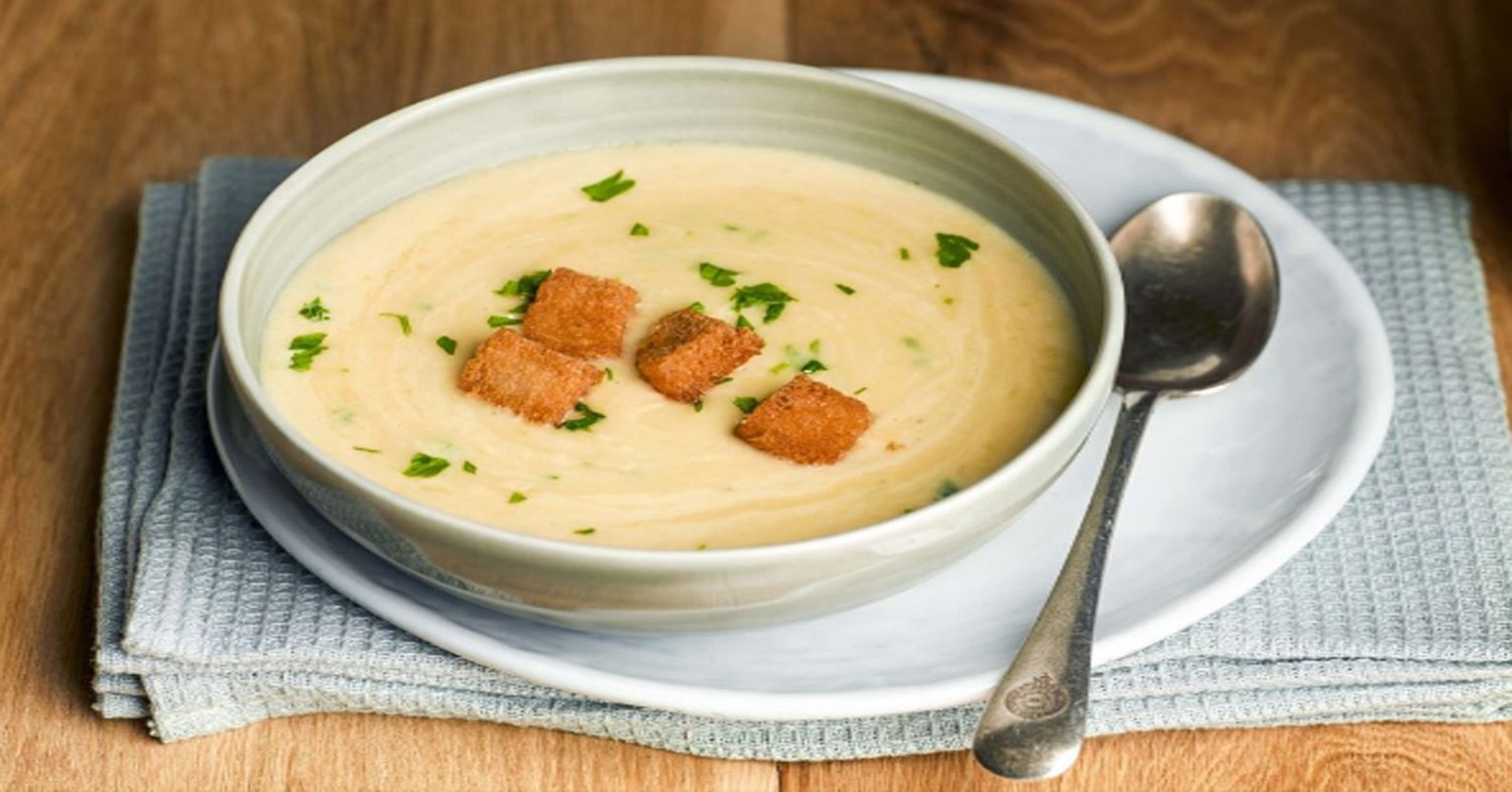 Sabores acogedores: Descubre la receta de crema de puerro, una cena ligera perfecta para noches invernales reconfortantes 3 Moncloa EL ARTE DE MARIDAR: BEBIDAS QUE ENRIQUECEN