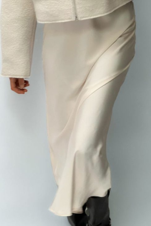 falda midi satinada zara