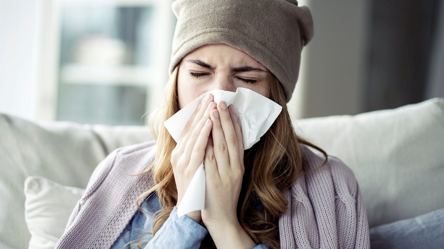 Sinusitis o Alergias: Descubre por qué confundirlas puede arruinar tu día 2 Moncloa DIFERENCIAS CLAVE ENTRE SINUSITIS Y ALERGIAS