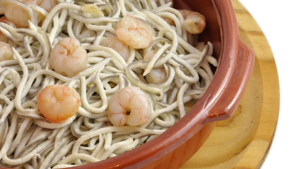 La ensalada de gulas y gambas: una receta exquisitamente nutritiva 4 Moncloa gulas Moncloa