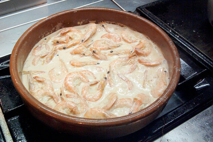 No te pierdas esta exótica receta de gambas al whisky ¡está buenísima! 1 Moncloa langostinos whisky Moncloa