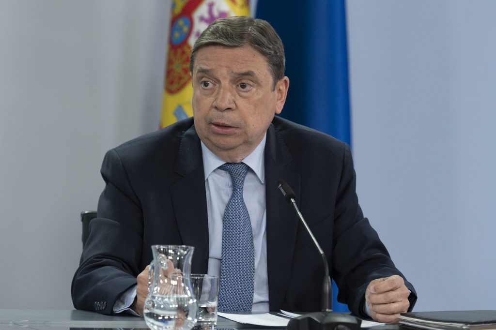 Jesús Fuentes (SAE): «El campo se muere; vamos hacia el abismo» 2 Moncloa Luis Planas asesta el castigo definitivo al campo español. Fuente: Agencias