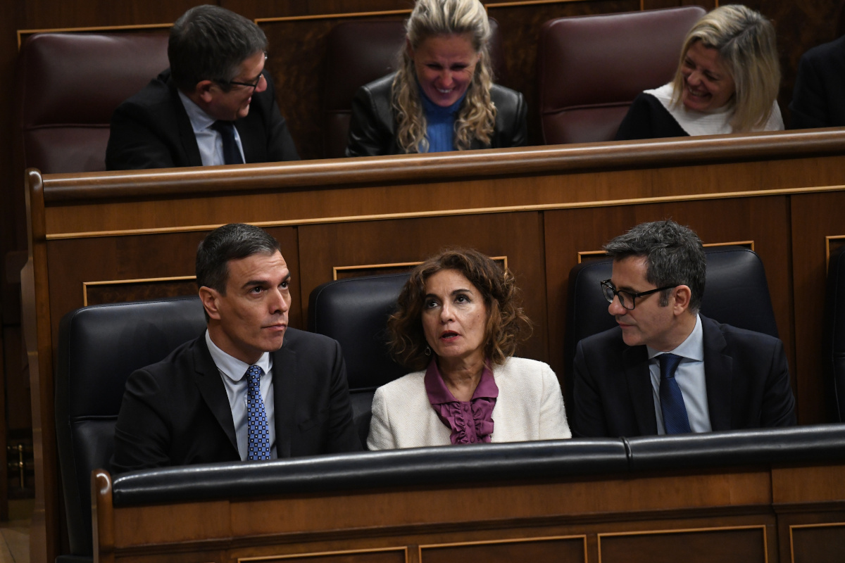 Las risas de Patxi López contrastan con las caras de contrariedad de Sánchez, Montero y Bolaños con el varapalo de Junts a la amnistía Las risas de Patxi López contrastan con las caras de contrariedad de Sánchez, Montero y Bolaños con el varapalo de Junts a la amnistía