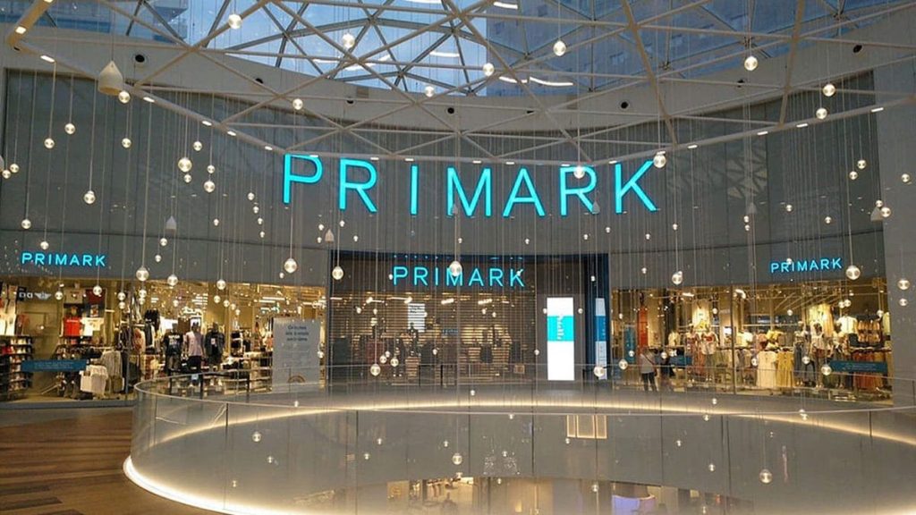 Esta es la solución de Primark para los días de lluvia: ¡Evita mojarte con estilo! 3 Moncloa primark