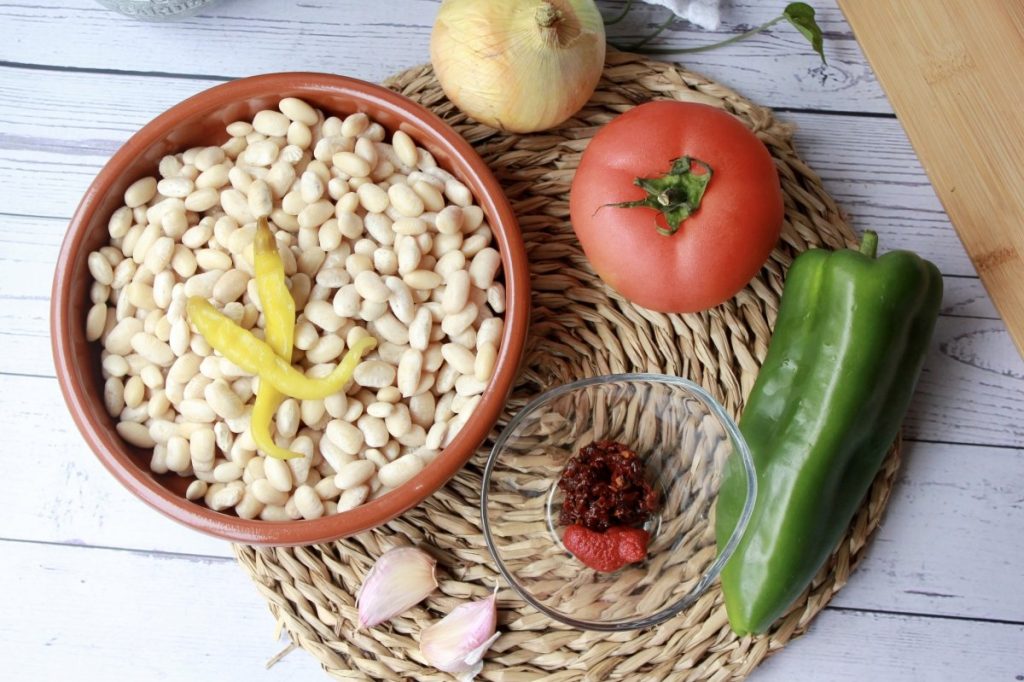 Receta de pochas frescas a la navarra, un lujo para tu paladar 1 Moncloa vista de la mise en place para la elaboracion de pochas frescas a la navarra Moncloa