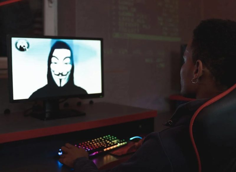 PON LOS DELITOS ONLINE EN CONOCIMIENTO DE LA POLICÍA