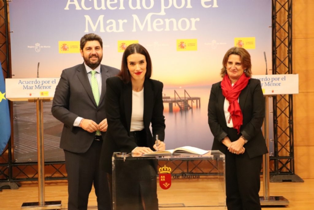 María Cánovas y el PSOE, enfrentados por el referéndum de La Cubana 2 Moncloa María Cánovas, la popular alcaldesa de Alhamas de Murcia, que recuerda a Ayuso respondiendo a sus adversarios.