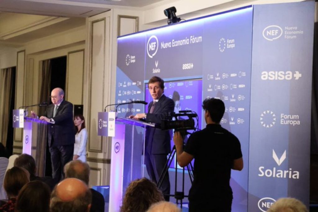 García Pelayo y Almeida sacan músculo con la menor deuda 1 Moncloa El alcalde de Madrid, José Luis Martínez-Almeida, ha bromeado con la invitación al desayuno informativo, pues espera volver después de casado. /New Economy Forum