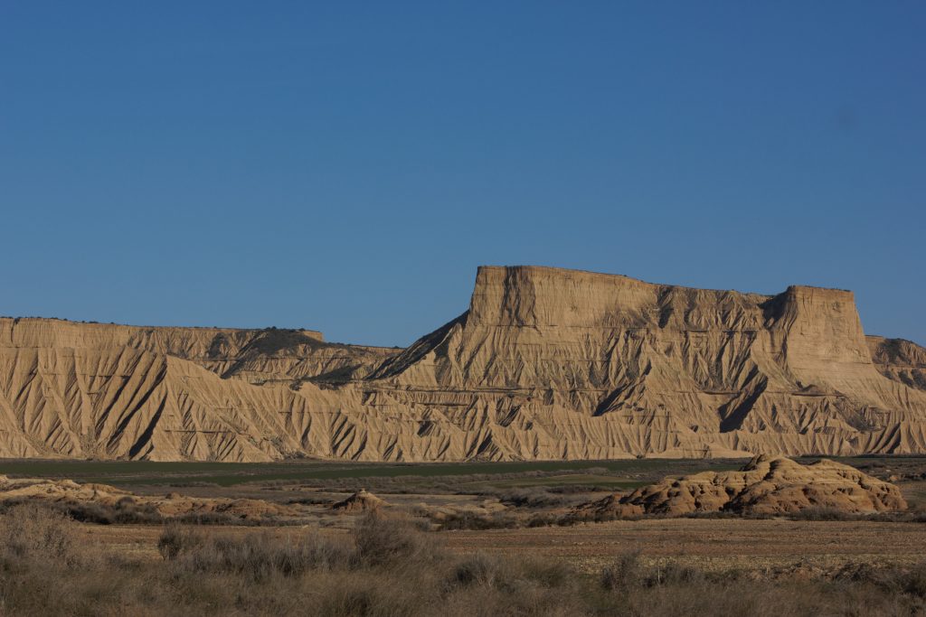Bardenas Reales de Navarra: El Paisaje Lunar en la Tierra que te Sorprenderá 4 Moncloa UN PARAÍSO PARA LA AVENTURA Y EL DEPORTE