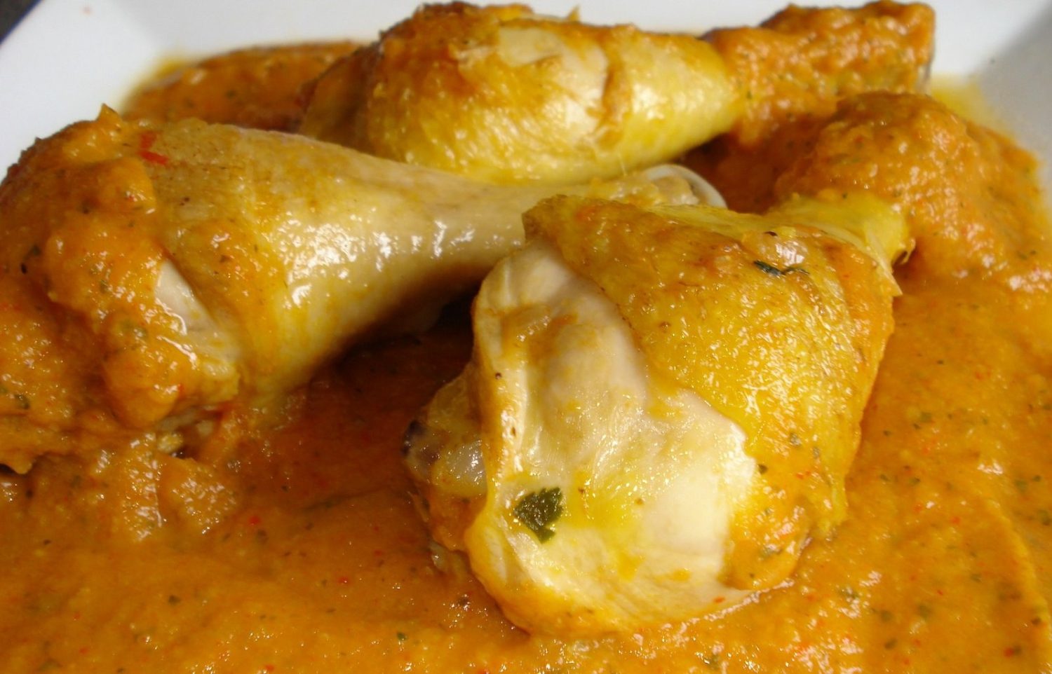 Descubre 7 irresistibles recetas para transformar muslos de pollo fácilmente 1 Moncloa UN MUNDO DE SABORES EN TU PLATO