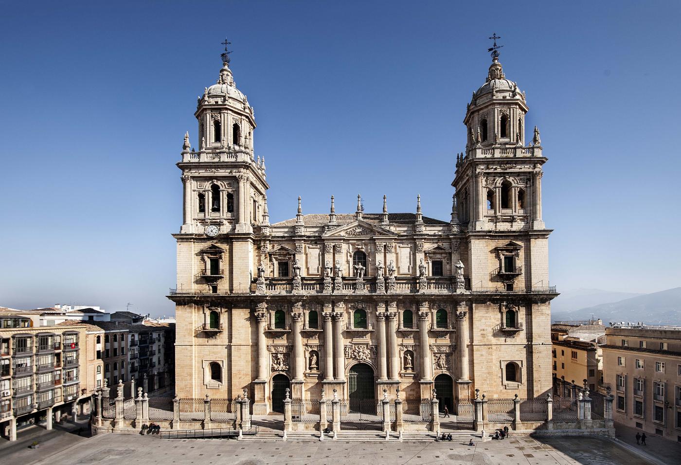 Catedral de Jaén: El tesoro renacentista y su misteriosa belleza 2 Moncloa EL LEGADO CULTURAL Y RELIGIOSO