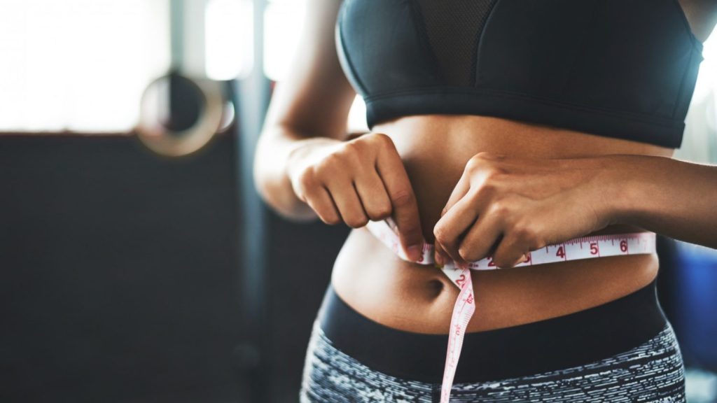 Reduce tu cintura en 30 días con este entrenamiento de 10 minutos para quemar grasa abdominal 1 Moncloa Otros tips para lograr una cintura pequeña