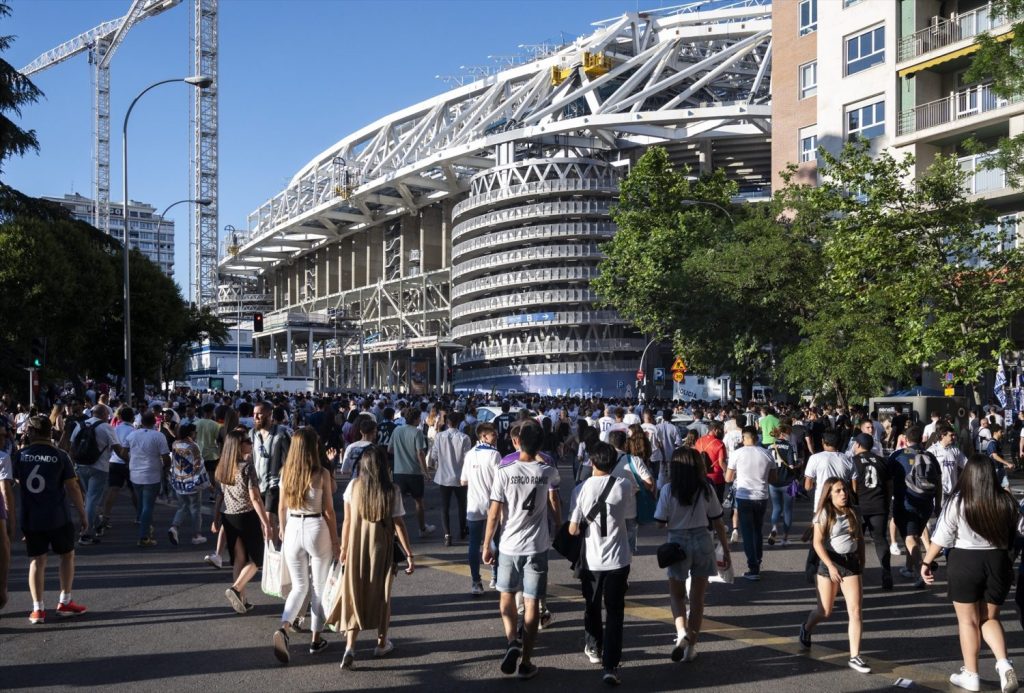 Faltas de respeto de socios del Real Madrid hacia «Ruido del Bernabéu» ante Florentino Pérez 2 Moncloa El campo de fútbol del Real Madrid Foto: Europa Press