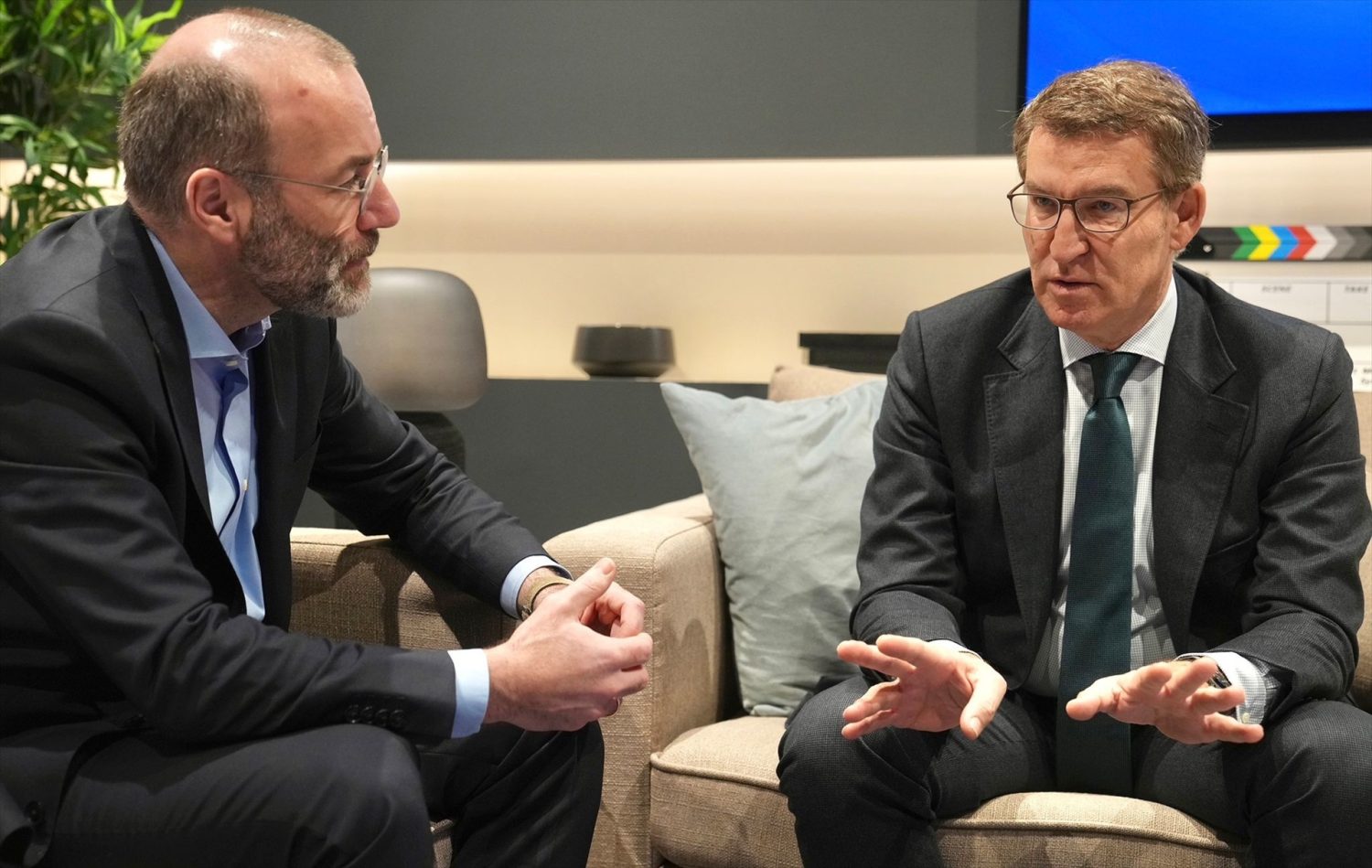 Feijóo busca soluciones a la desesperada contra la amnistía en Bruselas y el Senado