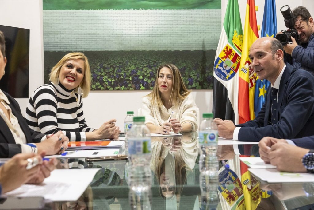 Guardiola pide a Gobierno que incluya el regadío Tierra de Barros en Plan Hidrográfico del Guadiana y asegure los fondos