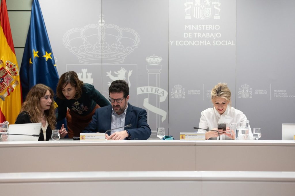 Trabajo reconoce sus retrasos a la hora de implantar la ley trans en empresas 3 Moncloa Trabajo reconoce sus retrasos a la hora de implantar la ley trans en empresas | Foto: Europa Press