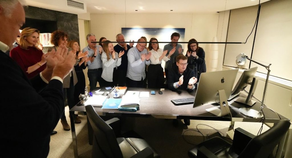 Los presidentes autonómicos del PP celebran el resultado de Rueda: "Es el triunfo de la moderación y el equilibrio" 1 Moncloa EuropaPress 5767437 lider pp alberto nunez feijoo celebra equipo mayoria absoluta pp galicia Moncloa