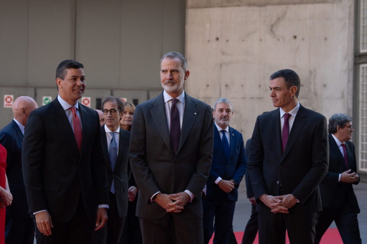 El Rey llega al Mobile sin que le reciba Aragonès