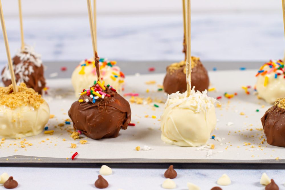 Sorprende en San Valentín con estas piruletas de manzana y chocolate: una receta fácil, rápida y deliciosa 4 Moncloa Una Dulce Conclusión: Celebrando el Amor con Piruletas de Manzana y Chocolate