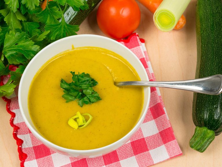 Adiós a las cenas pesadas: la crema de verduras Thermomix ligera con solo 75 calorías