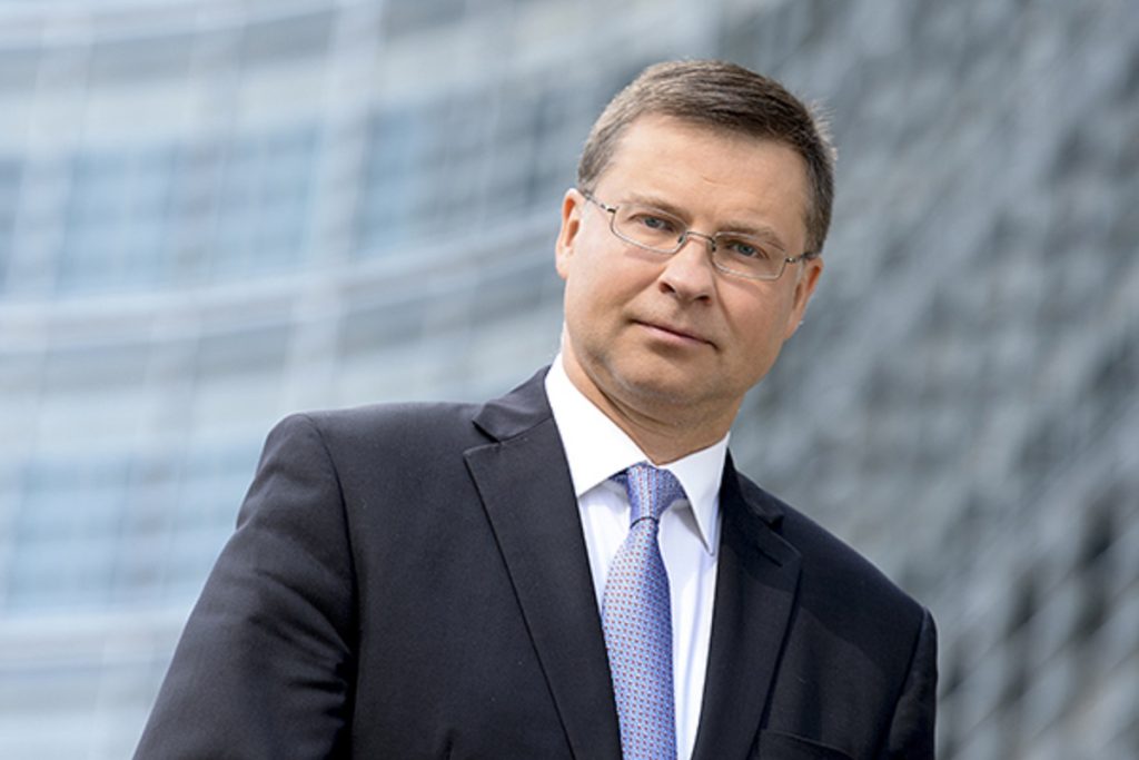 Bruselas alerta a los Estados que a los fondos les quedan tres años y no cubren expectativas 1 Moncloa Valdis Dombrovskis2 Moncloa