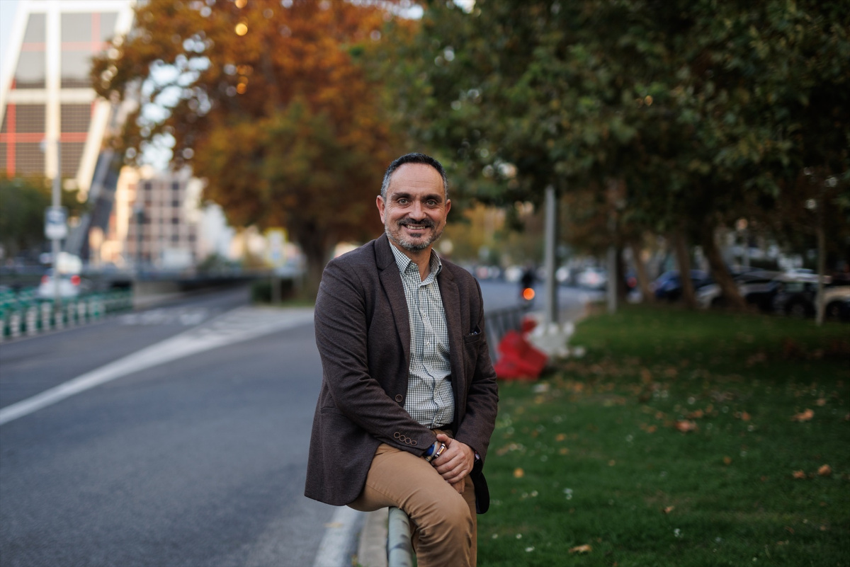 El alcalde de Móstoles, Manuel Bautista (PP), posa en una entrevista con Europa Press Manuel Bautista, alcalde del PP de Móstoles, que pide la dimisión de Noelia Posse.