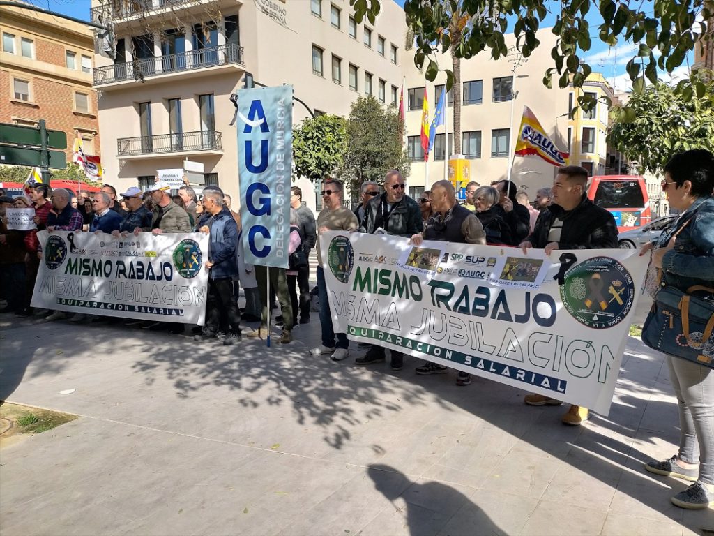 Marlaska trata de frenar las protestas de los agentes con nuevas promesas 1 Moncloa Manifestación convocada por AUGC el pasado viernes 16 de febrero para pedir las reclamaciones de los agentes a Marlaska.