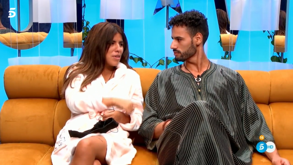 isa pantoja y asraf en el confesionario