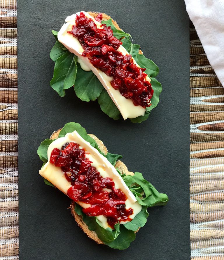 Pimientos jugosos caramelizados con queso brie: Un escándalo que no podrás resistir