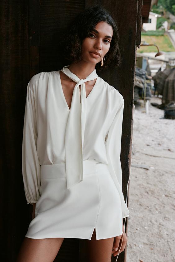 Zara tiene las 10 blusas más románticas: Son ideales para llevar con todo tipo de pantalones básicos 5 Moncloa Blusa lazo Zara Moncloa