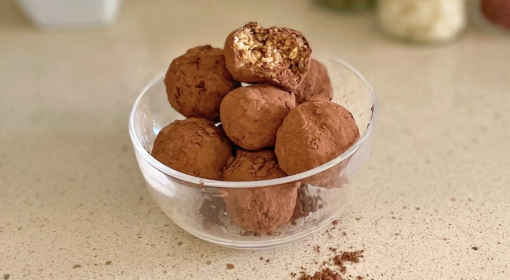 Trufas de avena y coco: Una receta de sin frutos secos y sin azúcar 2 Moncloa Captura de pantalla 2024 03 22 a las 19.00.36 Moncloa