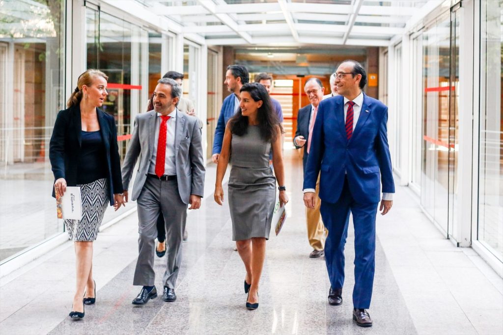 Vox se enfrenta al PP por el impuesto a los Actos Jurídicos Documentados 3 Moncloa Ana Cuartero (Vox), llama «sinvergüenzas» al PP de Díaz Ayuso | Foto: Europa Press