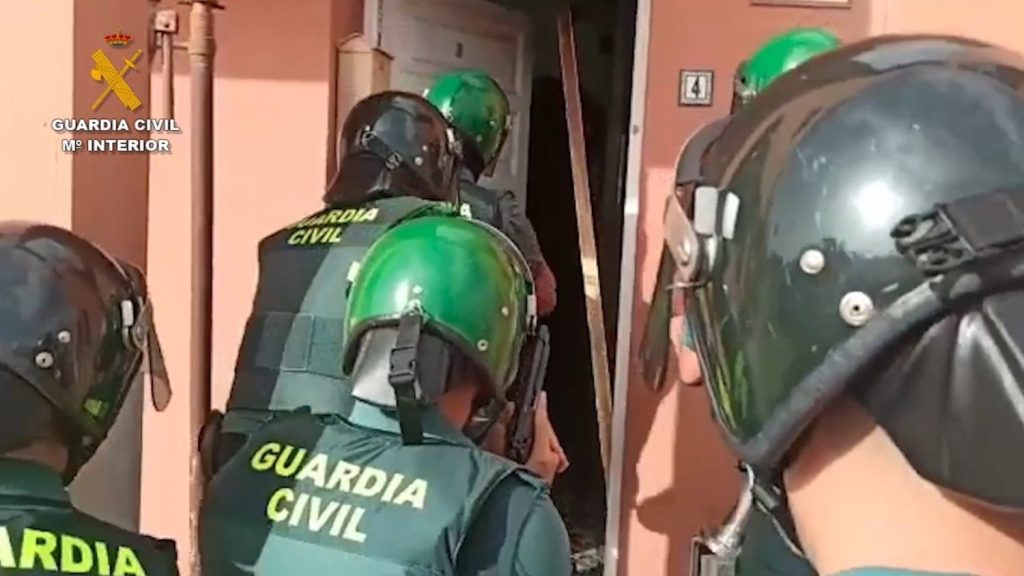 La violencia de las bandas latinas se traslada de las calles a las cárceles 1 Moncloa EuropaPress 4587856 agentes guardia civil operacion contra banda juvenil dominican dont play Moncloa
