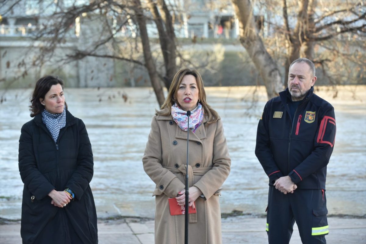 EuropaPress_5794183_i_d_concejala_delegada_bomberos_ayuntamiento_zaragoza_ruth_bravo_alcaldesa La alcaldesa de Zaragoza celebra que la crecida del Ebro se quede