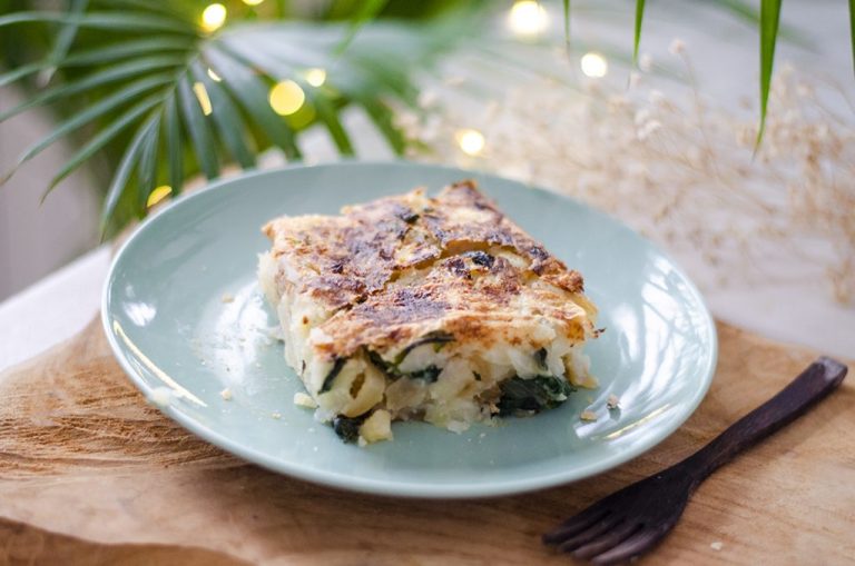 Timbal de patatas y espinacas irresistibles: ¡Deliciosa propuesta culinaria!