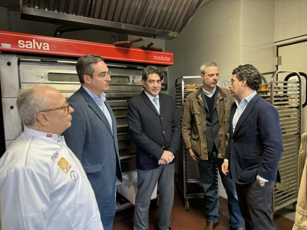 Rita Maestre exige al PP poder vender alcohol sin permiso 3 Moncloa El presidente del distrito, David Pérez, también explicó que en las fiestas vecinales excluidas del listado de festejos populares no se podrá vender ni una cervecita por ejemplo.