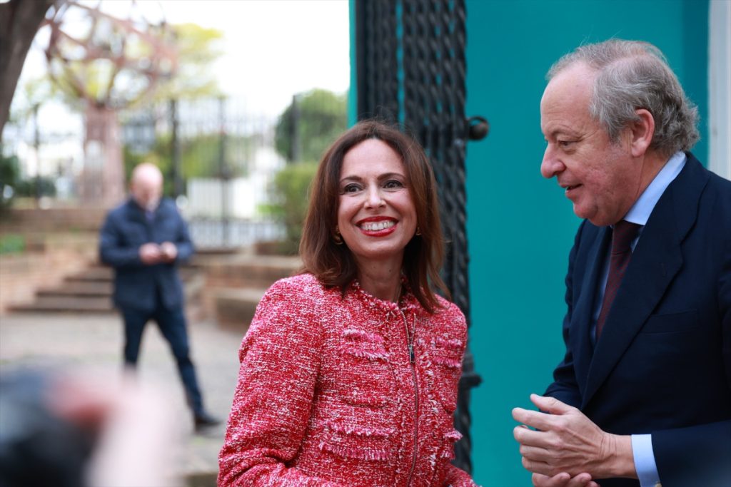 La consejera de Fomento, Articulación del Territorio y Vivienda, Rocío Díaz, afirma que esta recopilación «no está concebida como una guía sin más».