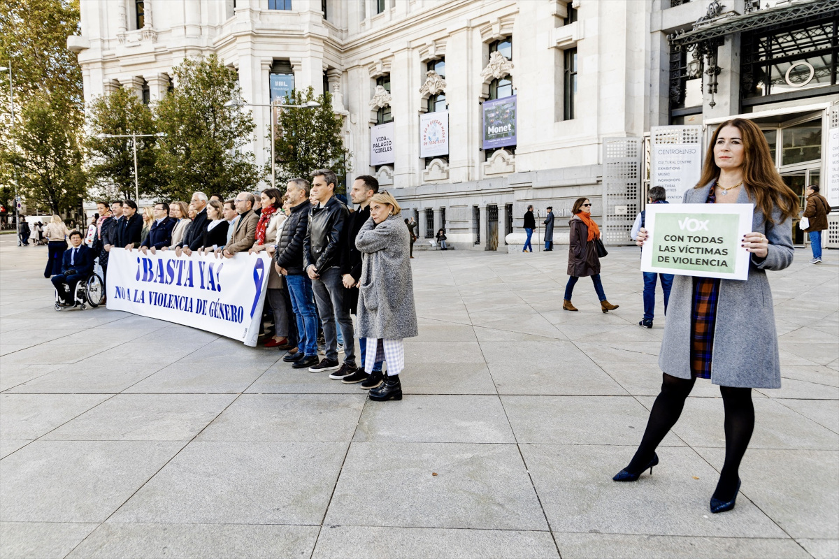 El Ayuntamiento de Madrid condena con un minuto de silencio el asesinato de una mujer en Getafe Carla Toscano, concejala de Vox en el Ayuntamiento de Madrid, se propuso el 8-M 'desmontar el feminismo'.