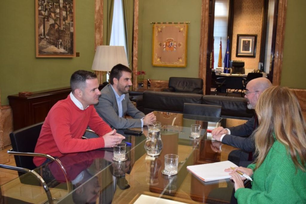 El plan B de Mejorada del Campo ante el huerto fotovoltaico de Ribera 2 Moncloa El delegado del Gobierno en Madrid, Fran martín, se ha reunido con los representantes municipales de Mejorada del Campo, para abordar el asunto del huerto fotovoltaico, entre otros.