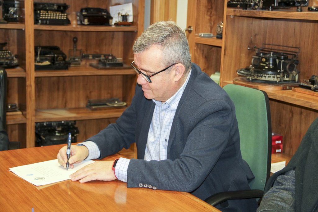 El PP se juega el Gobierno de Arganda por su rechazo a Vox 2 Moncloa Tanto Guillermo Hita (PSOE) como Vox niegan que vayan a hacer una moción de censura al PP.