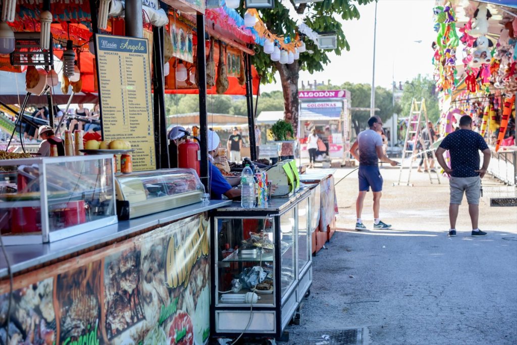 Rita Maestre exige al PP poder vender alcohol sin permiso 1 Moncloa Este año las entidades del distrito habían presentado 25 propuestas. Sin embargo, el equipo del concejal decidió reducir la lista de festejos populares a tan solo seis eventos para todo 2024.