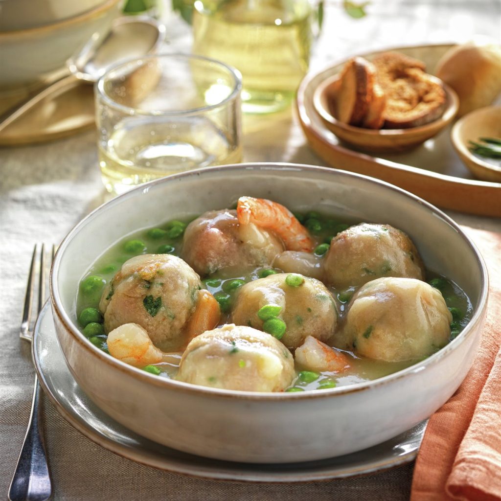 paso a paso para hacer albondigas de merluza y langostinos en salsa verde resultado final 3b79621e 1200x1200 Moncloa