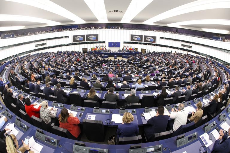 La Eurocámara aprueba una ley histórica para regular la inteligencia artificial