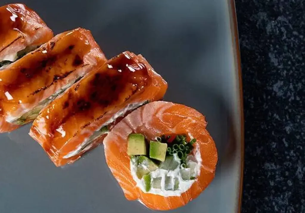 Los rollitos de salmón fresco, pepino, aguacate y queso crema: Un aperitivo para triunfar en Semana Santa 1 Moncloa rollo salmon RvLjngXI4B8dLUYMCjESEAN 1200x840@Hoy Moncloa