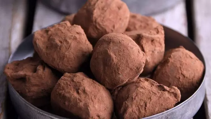 Trufas de avena y coco: Una receta de sin frutos secos y sin azúcar 4 Moncloa trufas whisky david pallas 680x383 1 Moncloa