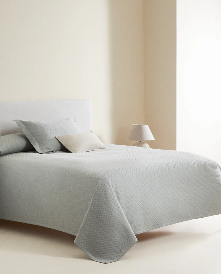 5 prácticas y ligeras colchas de Zara Home ideales para esta primavera 5 Moncloa colchas