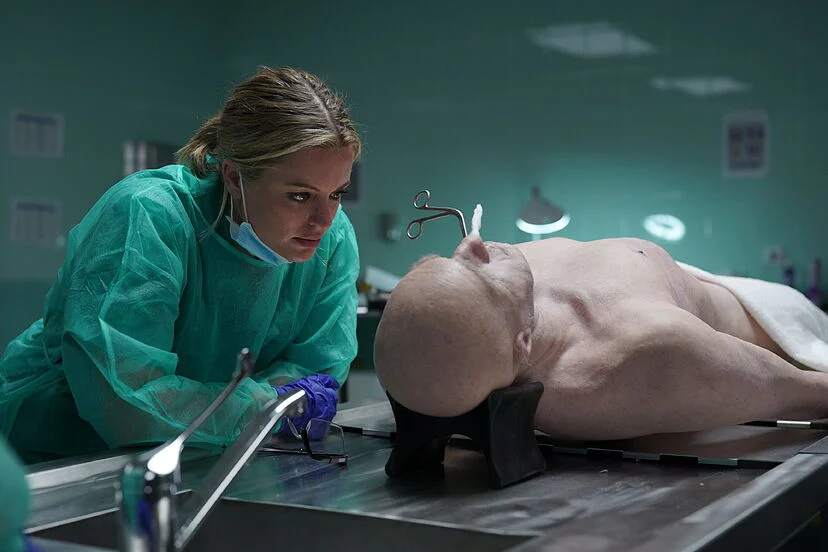 El motivo por el que "Muertos S.L" es la serie que supera a "La que se avecina" 1 Moncloa Historia atrevida, pero con un nivel de popularidad menor a "La que se avecina" y "Aquí no hay quien viva"