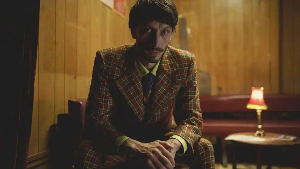 Esta serie de Netflix basada en hechos reales está explotando las redes en 2024: el motivo te sorprenderá 1 Moncloa El curioso motivo por el que esta serie de Netflix se titula "Mi reno de peluche"