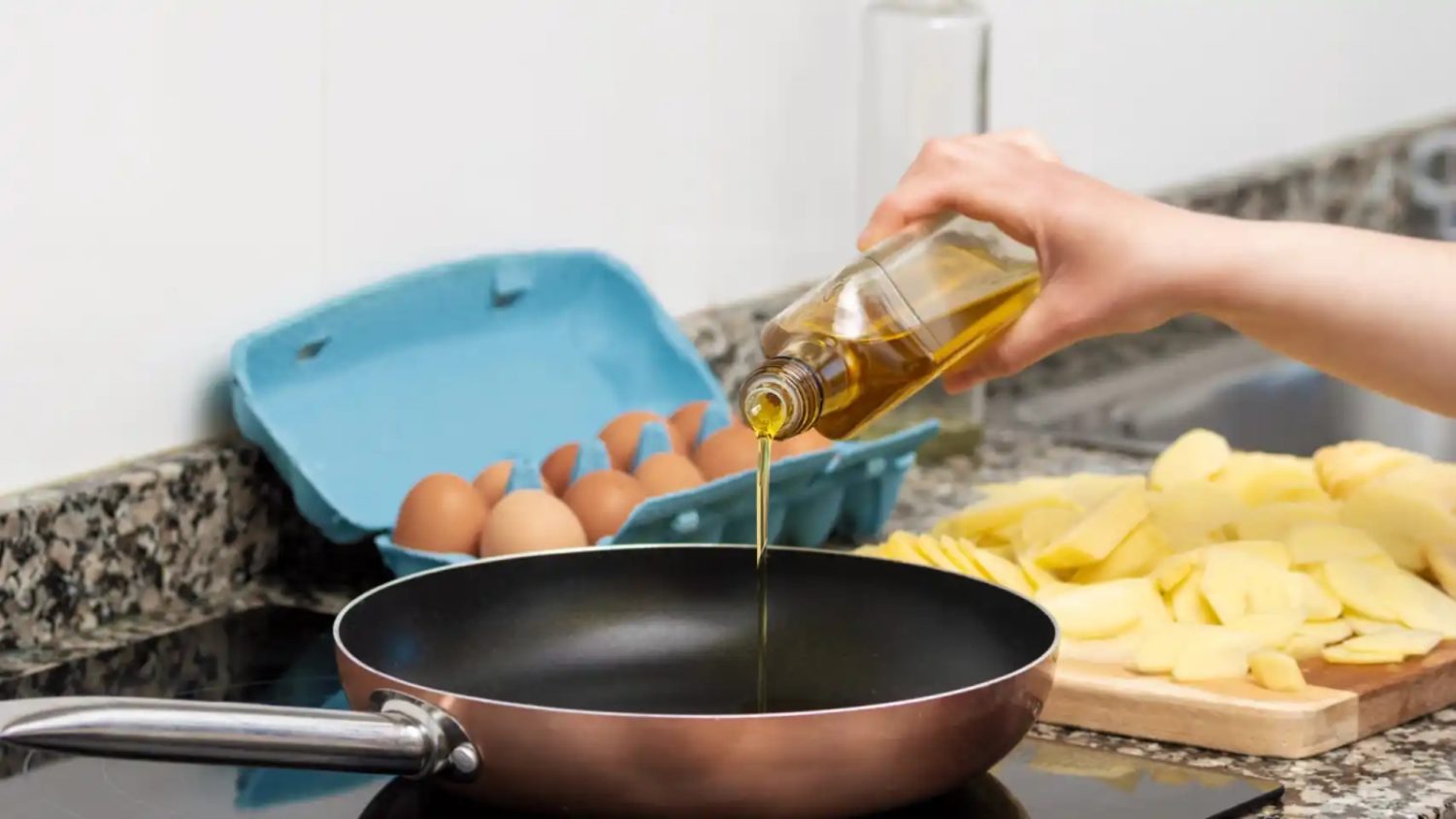 El riesgo oculto para tu cerebro al reusar el aceite de freír 2 Moncloa Contrarresta los efectos de reusar el aceite